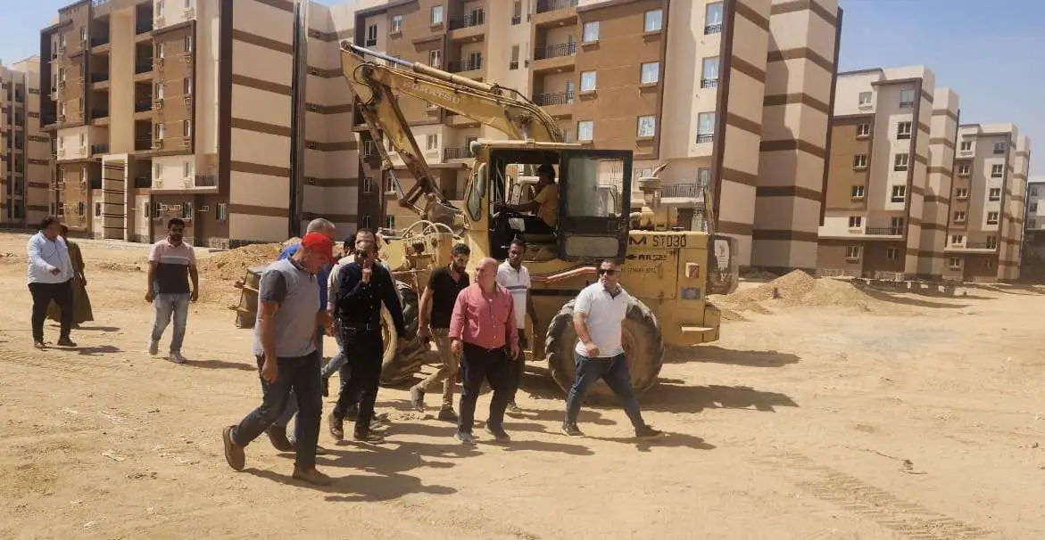 رئيس جهاز مدينة بدر يبدأ أولى جولاته التفقدية بالمرحلتين الثانية والثالثة لسكن موظفي العاصمة - 7 - سيناء الإخبارية