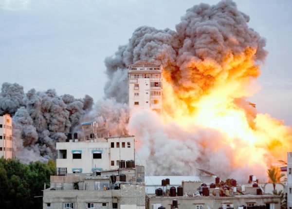 قطاع غزة تحت القصف: 12 شهيدًا في النصيرات ودير البلح جراء غارات الاحتلال الإسرائيلي - 1 - سيناء الإخبارية