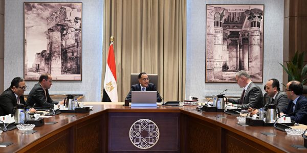 كريم بدوي: إجراءات تحفيزية لزيادة إنتاج البترول والغاز الطبيعي خلال الفترة المقبلة - 1 - سيناء الإخبارية