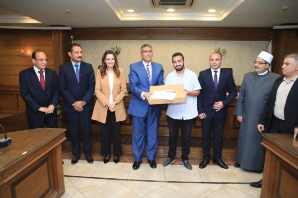 محافظ الجيزة يكرم أوائل الثانوية العامة والدبلومات الفنية والأزهرية من ذوي القدرات الخاصة - 5 - سيناء الإخبارية