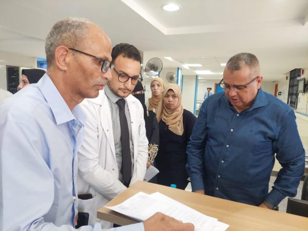 محافظ جنوب سيناء يحيل مشرفة للتحقيق ويوجه بتوسيع مدخل مستشفى نويبع - 1 - سيناء الإخبارية
