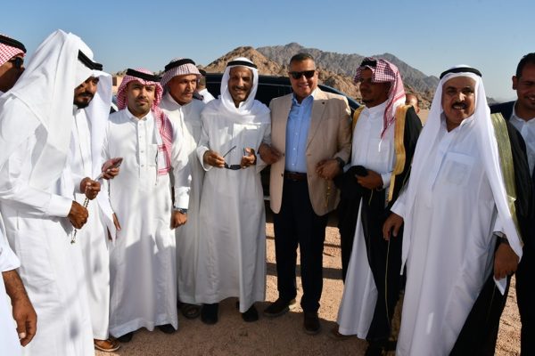 محافظ جنوب سيناء يهنئ أحد أبنائه من شباب البدو من فرسان الإرادة والتحدي بمناسبة زفافه - 5 - سيناء الإخبارية