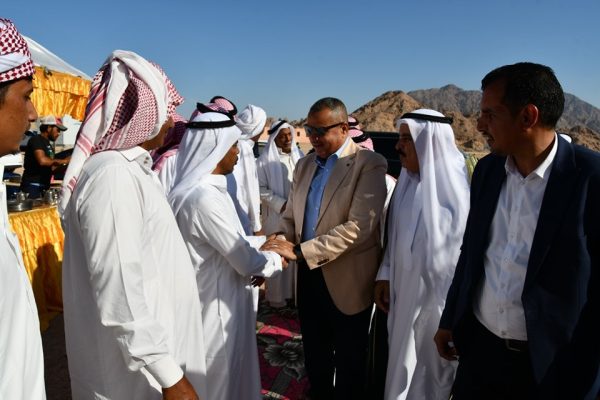 محافظ جنوب سيناء يهنئ أحد أبنائه من شباب البدو من فرسان الإرادة والتحدي بمناسبة زفافه - 7 - سيناء الإخبارية