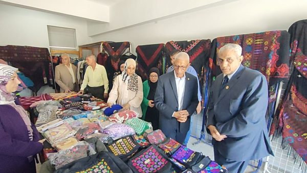 محافظ شمال سيناء يتفقد جمعية التدريب المهني والأسر المنتجة في العريش - 9 - سيناء الإخبارية