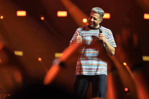 محمد حماقي يشعل حفل صيف جدة والجمهور يرقص على أنغام شاغل عيون الناس - 1 - سيناء الإخبارية