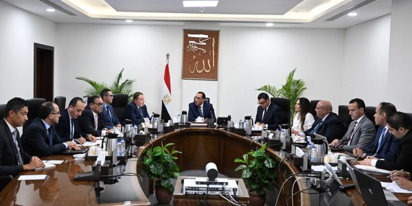 مدبولي يناقش مسودة القانون الخاص بتأسيس ونظام عمل مراكز المال والأعمال - 5 - سيناء الإخبارية