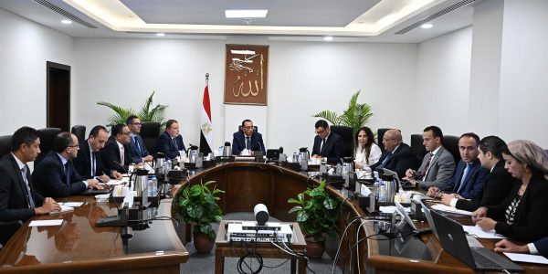 مدبولي يناقش مسودة القانون الخاص بتأسيس ونظام عمل مراكز المال والأعمال - 7 - سيناء الإخبارية