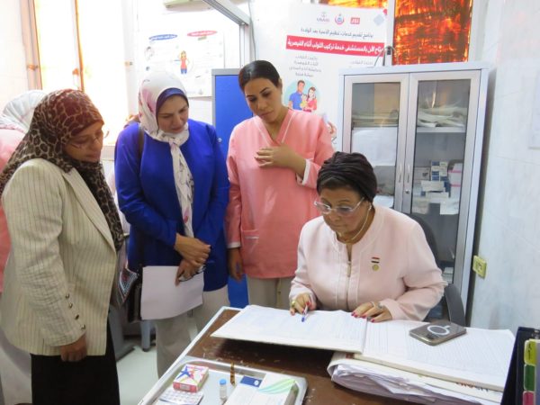 نائب وزير الصحة تتفقد وحدة صحة مدينة العمال بمحافظة قنا - 1 - سيناء الإخبارية