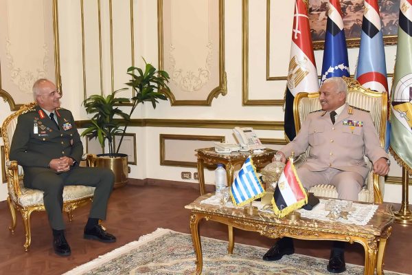 وزير الدفاع ورئيس الأركان يلتقيان رئيس هيئة الأركان العامة اليونانية - 3 - سيناء الإخبارية