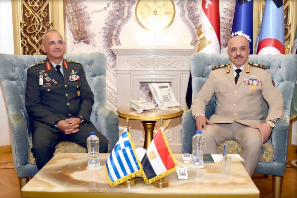 وزير الدفاع ورئيس الأركان يلتقيان رئيس هيئة الأركان العامة اليونانية - 7 - سيناء الإخبارية