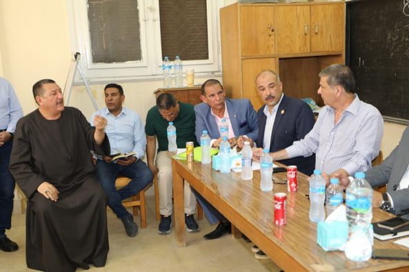 وزير الزراعة يلتقي عدد من مزارعي البحيرة في مستهل زيارته للمحافظة - 7 - سيناء الإخبارية