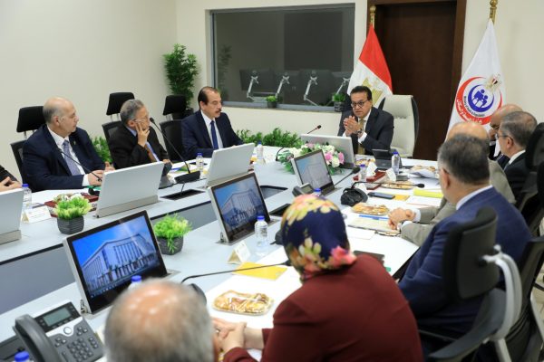 وزير الصحة يوجه بوضع خطة شاملة للتوسع فى منشآت التأمين الصحي - 1 - سيناء الإخبارية