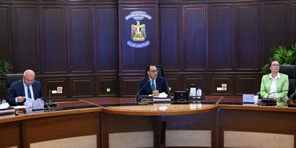 وزير الكهرباء : تنفيذ مشروعات طاقة رياح بقدرات إجمالية تصل إلى 3450 ميجاوات - 3 - سيناء الإخبارية