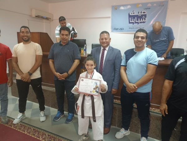 وكيل الوزارة يكرم الحاصلين علي مراكز متقدمة ببطولة الجمهورية لقطاع القنال و سيناء - 7 - سيناء الإخبارية