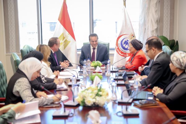 وزير الصحة والسكان يستقبل الممثل المقيم الجديد لمنظمة الأمم المتحدة للسكان (UNFPA) لمناقشة سبل التعاون المشترك - 3 - سيناء الإخبارية