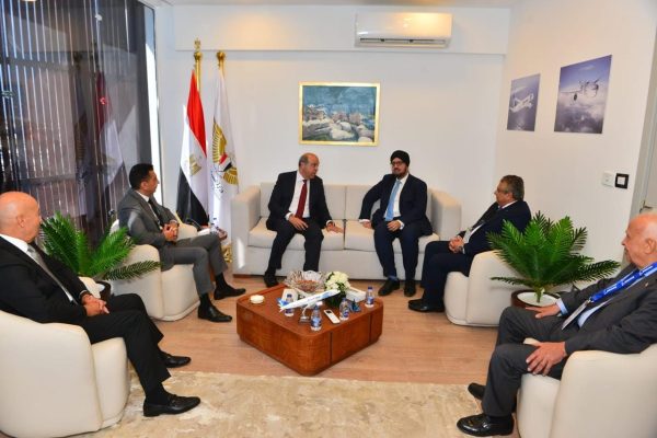 الحفني:تعزيز مشاركه القطاع الخاص من خلال دعم الشراكات الفعالة بمجال صناعة الطيران المدني - 1 - سيناء الإخبارية