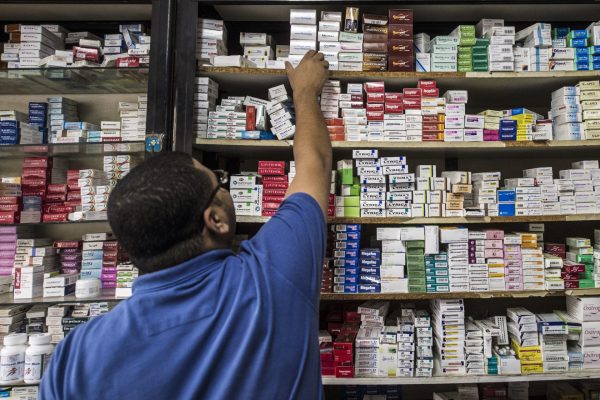 الدولة المصرية تعمل بجدية لحل أزمة نقص الأدوية وتوفيرها في السوق - 1 - سيناء الإخبارية