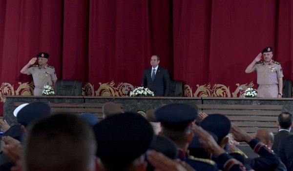 الرئيس السيسي لطلاب الأكاديمية العسكرية: مصر ترفض إثارة الصراعات وتعمل على دعم الاستقرار - 1 - سيناء الإخبارية