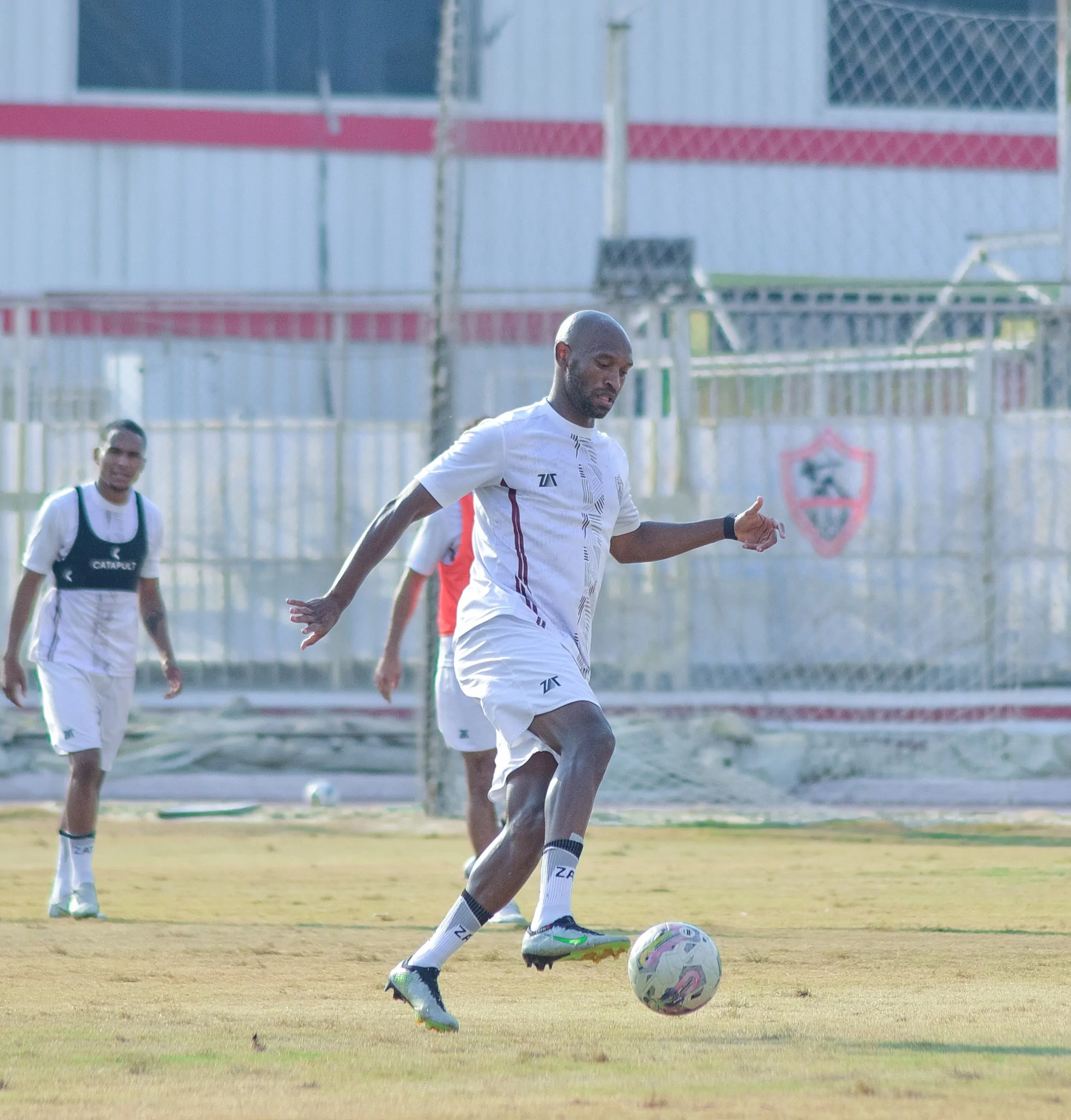 حسين لبيب يفتح تحقيقًا عاجلاً في تسريب مران الزمالك في السعودية - 1 - سيناء الإخبارية