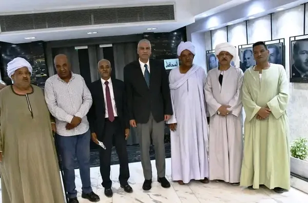 بعد التأكد من نتائج التحاليل لمياه أبو الريش ودراو بأسوان ومطابقتها للمواصفات..الأهالى تتقدم بالشكر للمحافظ - 3 - سيناء الإخبارية