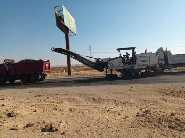 جنوب سيناء تستأنف أعمال إصلاح طريق الارتكاز الأمني في عيون موسى - 5 - سيناء الإخبارية