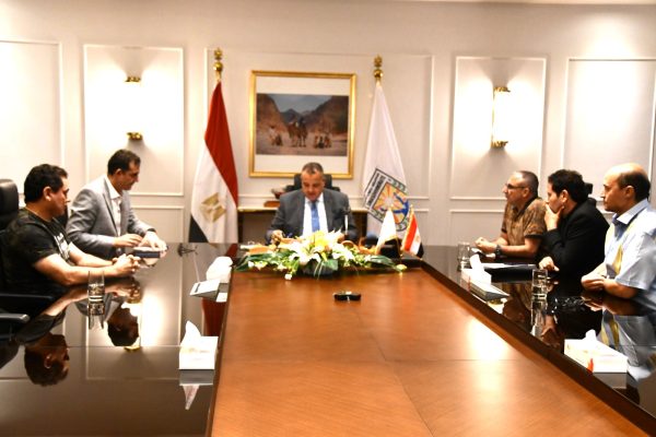 خالد مبارك يشيد بقيام عددا من الفنادق والمنشآت السياحية بسداد مديونيات الكهرباء - 1 - سيناء الإخبارية