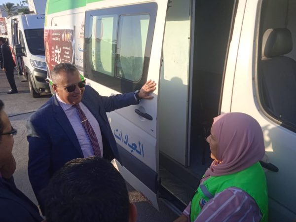 خالد مبارك يطلق المبادرة الرئاسية "بداية" ويتفقد سيارات القطاع الطبي والإسعاف والبريد والأوقاف - 1 - سيناء الإخبارية
