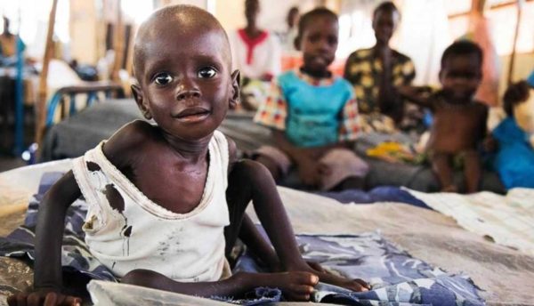 ولاية دارفور تلفظ أنفاسها الأخيرة.. 10 أطفال يموتون جوعاً يوميًا وسط حرب قادة السودان - 9 - سيناء الإخبارية