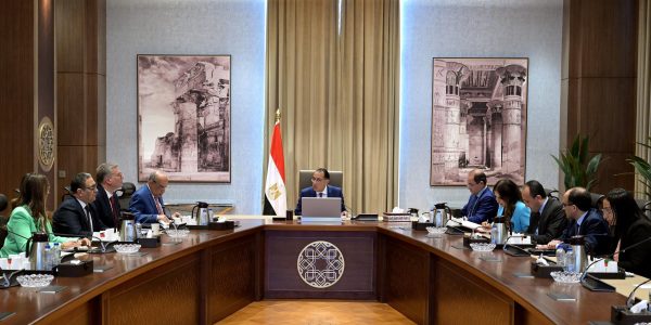 رئيس الوزراء يؤكد على تدبير التمويل المطلوب لتوفير الاحتياجات اللازمة من المواد البترولية - 1 - سيناء الإخبارية