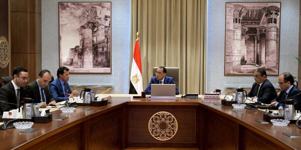 رئيس الوزراء يجتمع مع وزير الشباب والرياضة لمتابعة مشروعات الإنشاءات الشبابية والرياضية والافتتاحات - 5 - سيناء الإخبارية