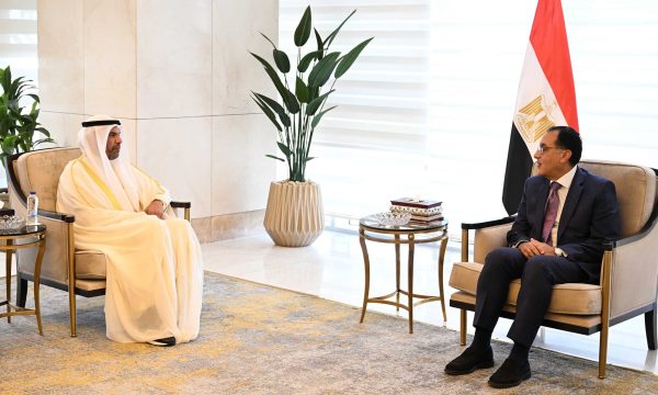 رئيس مجلس الوزراء يؤكد على جذب المزيد من الاستثمارات الكويتية ومنح الرخصة الذهبية لهذه المشروعات - 3 - سيناء الإخبارية