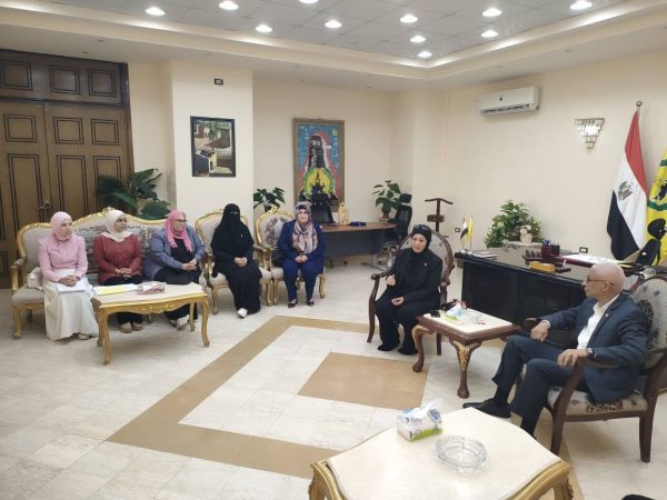 طلبة كلية الطب البيطري بجامعة العريش يكرمون من المحافظ ..بالصور - 5 - سيناء الإخبارية