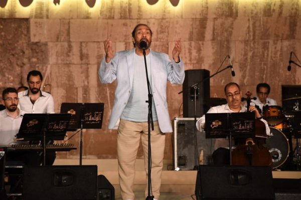 على الحجار : فكرة مشروع " 100 سنة غنا " ليست قائمة على إعادة التراث فقط - 7 - سيناء الإخبارية