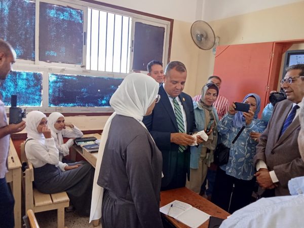 محافظ جنوب سيناء يتفقد حجرة التطوير التكنولوجي بمدرسة أبو رديس الثانوية المشتركة - 1 - سيناء الإخبارية