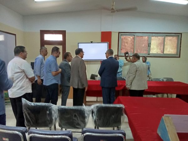 محافظ جنوب سيناء يتفقد حجرة التطوير التكنولوجي بمدرسة أبو رديس الثانوية المشتركة - 9 - سيناء الإخبارية