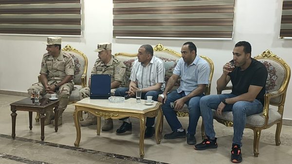 محافظ شمال سيناء يستقبل لجنة التجنيد لإنهاء المواقف التجنيدية للشباب فوق الـ30 عاما - 5 - سيناء الإخبارية