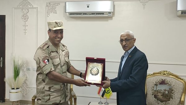 محافظ شمال سيناء يستقبل لجنة التجنيد لإنهاء المواقف التجنيدية للشباب فوق الـ30 عاما - 3 - سيناء الإخبارية