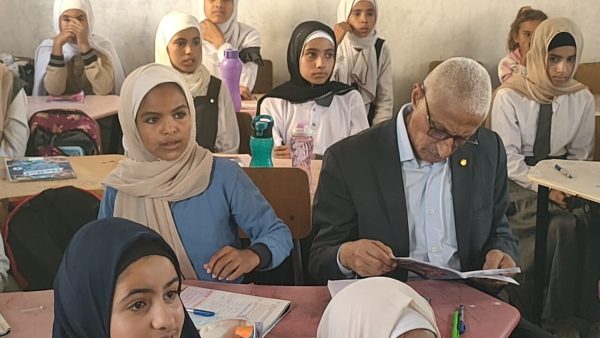 محافظ شمال سيناء يتفقد مدرسة نجع شيبانة للتعليم الأساسي ويشيد بجهود المعلمين - 1 - سيناء الإخبارية