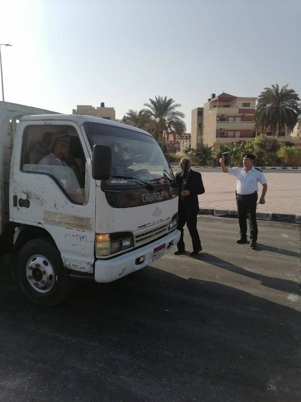محافظ شمال سيناء يتفقد أعمال تطوير شارع الفاتح بالعريش ويستمع لآراء المواطنين - 5 - سيناء الإخبارية