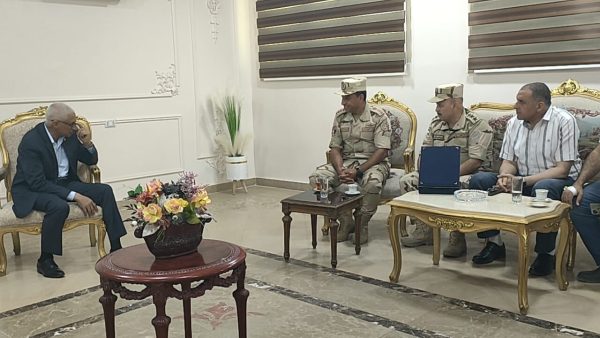 محافظ شمال سيناء يستقبل لجنة التجنيد لإنهاء المواقف التجنيدية للشباب فوق الـ30 عاما - 1 - سيناء الإخبارية
