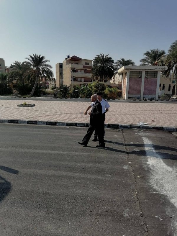 محافظ شمال سيناء يتفقد أعمال تطوير شارع الفاتح بالعريش ويستمع لآراء المواطنين - 9 - سيناء الإخبارية