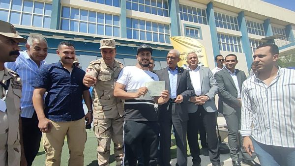 محافظ شمال سيناء يؤكد على إنهاء المواقف التجنيدية لأبناء شمال سيناء لمن تعدى 30 عاماً - 3 - سيناء الإخبارية