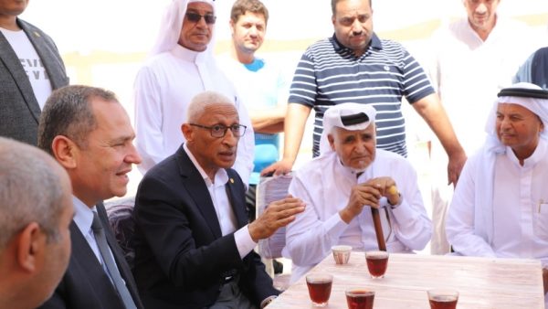 محافظ شمال سيناء يؤكد على الاهتمام الكبير بتعمير المناطق الصحراوية وتقديم الخدمات الأساسية - 1 - سيناء الإخبارية