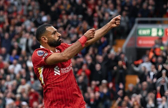 محمد صلاح لاعب ليفربول الإنجليزي يتوج بجائزة أفضل لاعب في مواجهة الريدز - 1 - سيناء الإخبارية