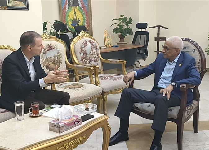 محافظ شمال سيناء يعقد اجتماعًا مع مدير برنامج الأغذية العالمي لتعزيز التعاون المشترك - 1 - سيناء الإخبارية