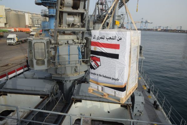 مصر ترسل السفينة أبو سمبل 2 إلى السودان محملة بالمساعدات الإنسانية لمتضرري السيول - 1 - سيناء الإخبارية