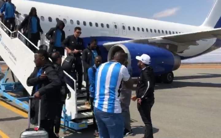 وصول طائرة منتخب بوتسوانا بعد تأخر 3 ساعات عن موعدها لمواجهة منتخب مصر في تصفيات أمم إفريقيا - 3 - سيناء الإخبارية