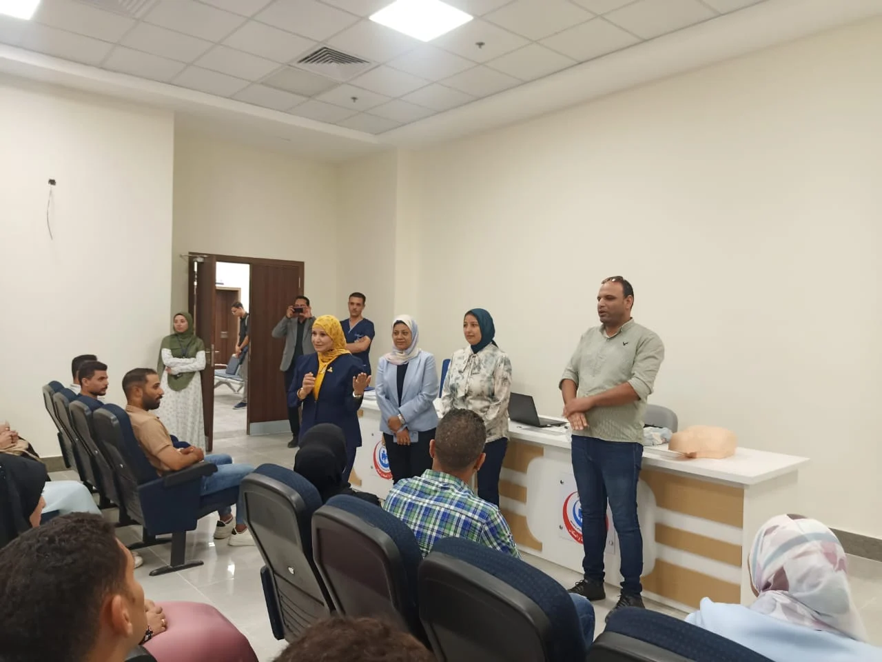 نقيب التمريض في زيارة تفقدية لمجمع الفيروز الطبي بجنوب سيناء لتعزيز كفاءة الأطقم التمريضية - 3 - سيناء الإخبارية