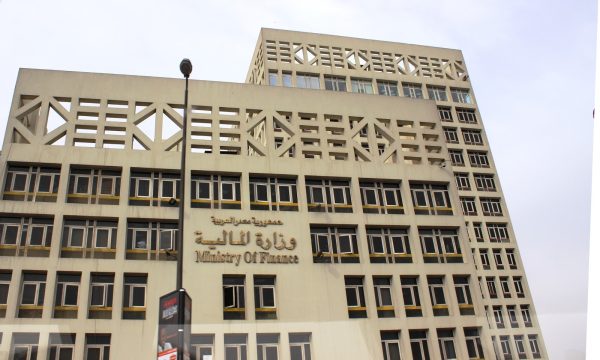 وزارة المالية تعقد جلسة المزاد العلني لبيع عدد من السيارات التابعة لعدد من الجهات الحكومية - 1 - سيناء الإخبارية
