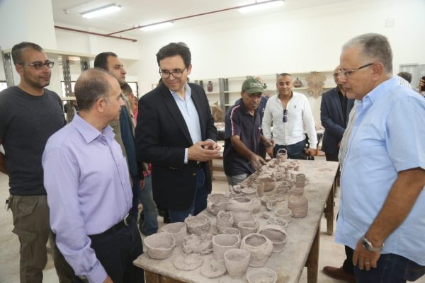 وزير الثقافة يوجه بأهمية تزويد مكتبة 15 مايو بأحدث إصدارات قطاعات الوزارة المعنية بالنشر - 3 - سيناء الإخبارية